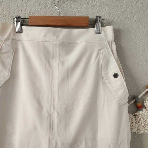 Athleta Vienna Cargo Skort In Magnolia White Buit In Shorts Run Training Active - Picture 7 of 13